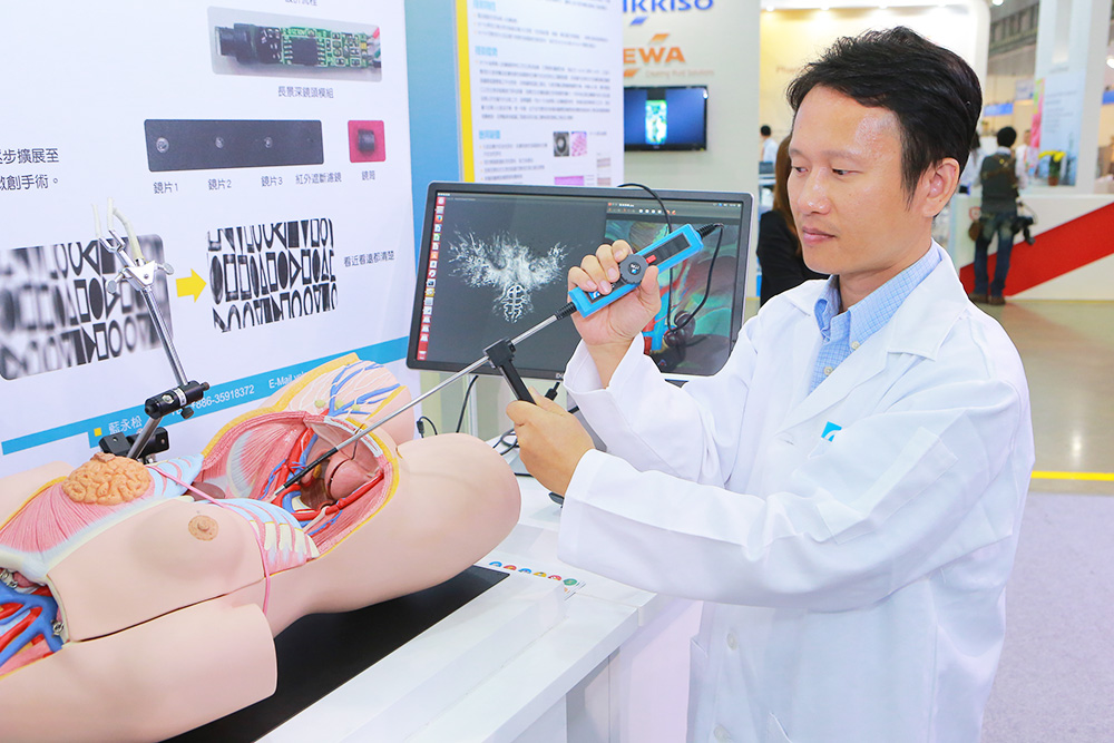 ITRI’s EDoF endoscope makes it easier for physicians and surgeons to work with greater precision and accuracy.