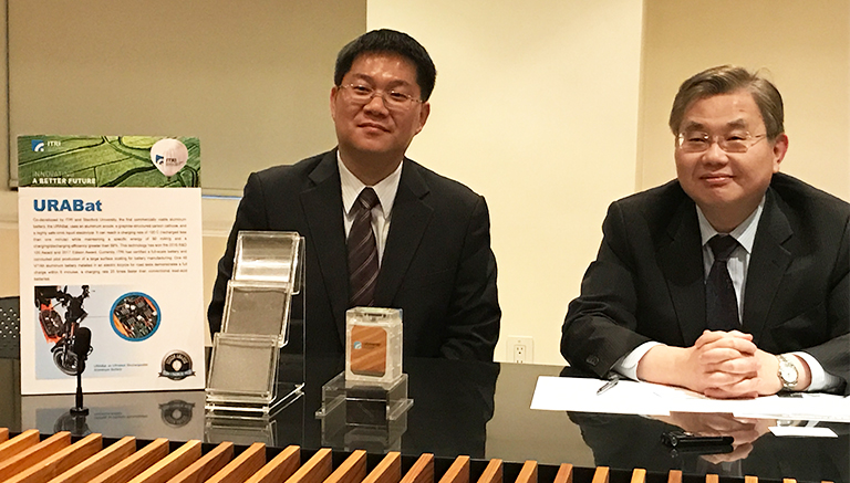 Dr. Yang and C.Y. Ling (right), Director of Investment and Trade Office, Taipei Economic and Cultural Representative Office in the United States, in a press conference in New York.