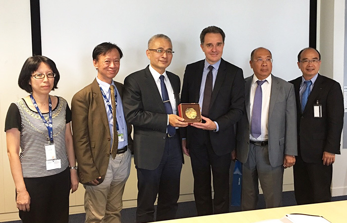 ITRI Executive Vice President Pei-Zen Chang (third left) and Dassault Systemes Senior Executive Vice President Bertrand Sicot (third right) signed an MoU on cooperation.