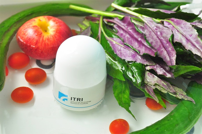 HS3D detects pesticide residues when users wash vegetables and fruits.