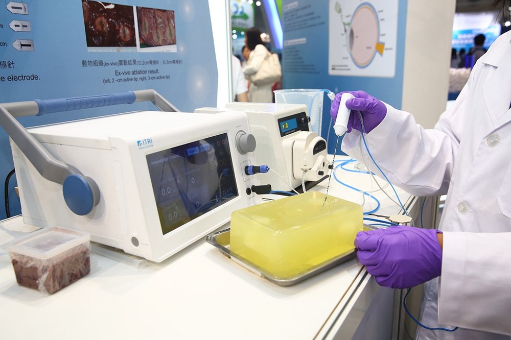 ITRI’s RFA technology can be combined with an image guidance system to treat liver cancer.