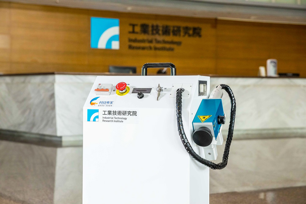ITRI’s laser cleaning technology has a simple operating interface and lightweight handheld design.