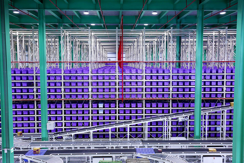 ITRI’s smart logistic system was introduced to Yahoo Taiwan’s AI automated logistics center to enable high storage capacity and order processing efficiency. (photo credit: Yahoo Taiwan)