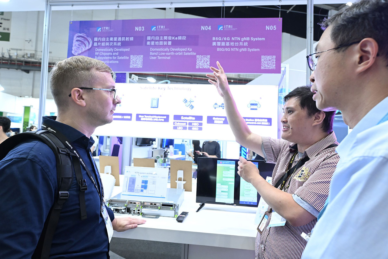 ITRI researchers present the B5G NTN wide-coverage base station system, which enables seamless high-speed communication across land, sea, and air.