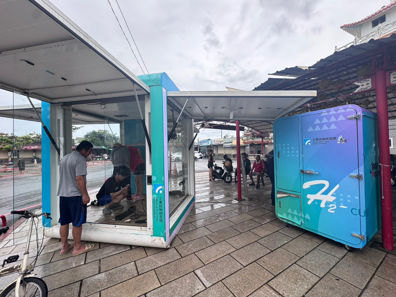 E-CUBE delivers critical charging power to communities during electricity outages.