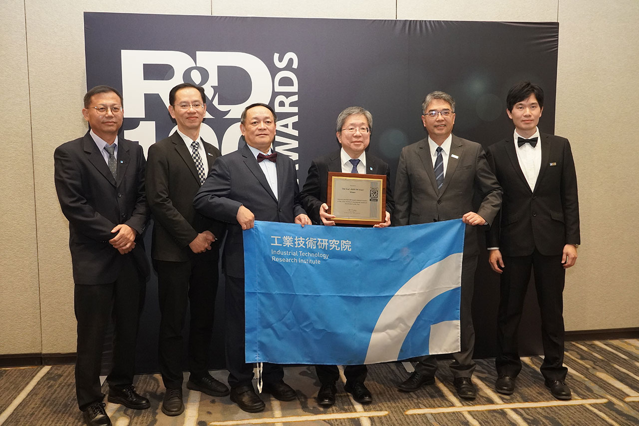 ITRI representatives attended the 2025 R&D 100 Awards gala event in Scottsdale.