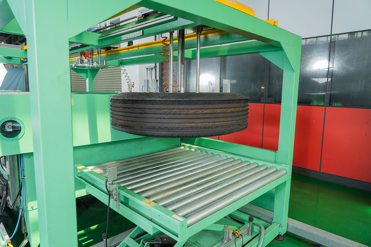 AI-WaJe™ efficiently recycles end-of-life tires into high-activity reusable rubber powder.