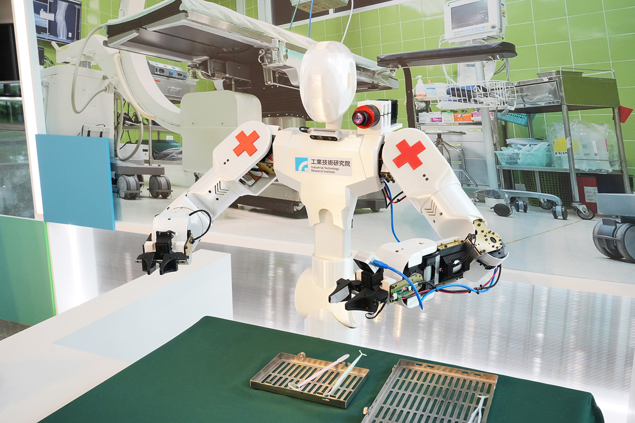 Featured at the ARIDC’s opening showcase, this startup-developed robot identifies and sorts surgical instruments, cleans contaminated tools, and prepares instrument sets for surgery.